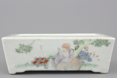 Coupe rectangulaire bonsai en porcelaine de Chine polychrome, style Qianjiang, 19e-20e