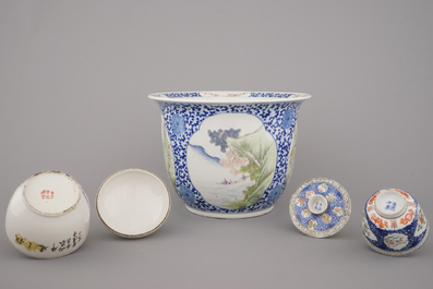 A fine Chinese porcelain jardiniere and two covered bowls, 19/20th C.