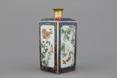 Bo&icirc;te fine &agrave; th&eacute; en porcelaine de Chine, style Kakiemon, 18e