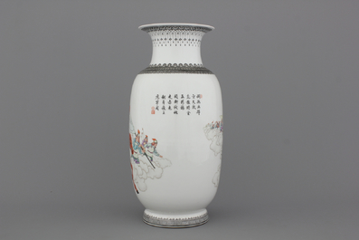 A fine Chinese porcelain vase with warriors, 20th C.