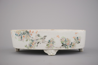 Coupe ovale sur pied en porcelaine de Chine, style Qianjiang, d&eacute;but 20e