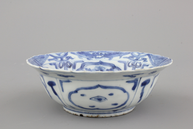 Blauw en witte Wan-li 'klapmuts' kom in Chinees porselein, Ming-dynastie