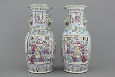 Paire de vases en porcelaine de Chine &agrave; d&eacute;cor d'un palais, famille rose, 19e