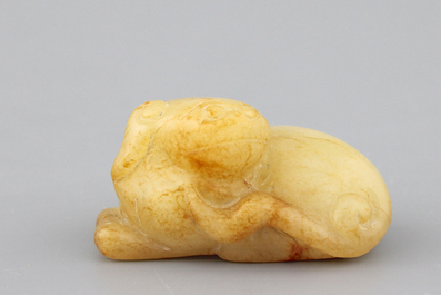 Sculpture d'un luduan en jade jaune, 19e-20e
