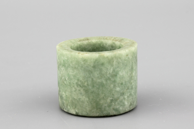 A set of 5 various jade archer's rings, 19/20th C.