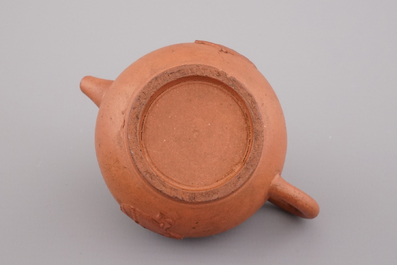 A set of 4 small Chinese Yixing teapots, late Qing/20th C.