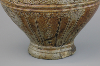 Cruche armoriale importante en gr&egrave;s de <raeren, monture en &eacute;tain, env. 1600