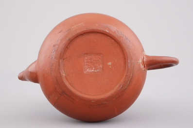 A set of 4 small Chinese Yixing teapots, late Qing/20th C.