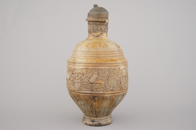 Cruche armoriale importante en gr&egrave;s de <raeren, monture en &eacute;tain, env. 1600
