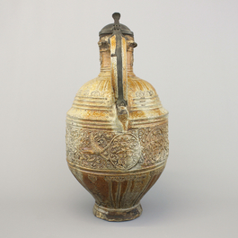 Cruche armoriale importante en gr&egrave;s de <raeren, monture en &eacute;tain, env. 1600