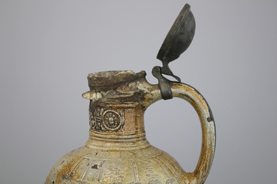 Cruche armoriale importante en gr&egrave;s de <raeren, monture en &eacute;tain, env. 1600