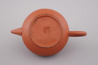 A set of 4 small Chinese Yixing teapots, late Qing/20th C.