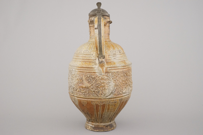 Cruche armoriale importante en gr&egrave;s de <raeren, monture en &eacute;tain, env. 1600