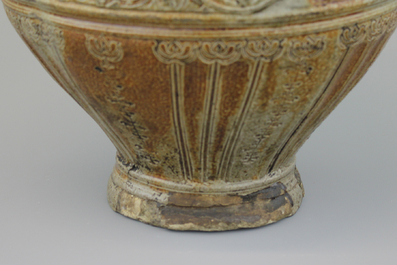 Cruche armoriale importante en gr&egrave;s de <raeren, monture en &eacute;tain, env. 1600