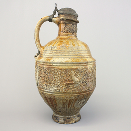 Cruche armoriale importante en gr&egrave;s de <raeren, monture en &eacute;tain, env. 1600