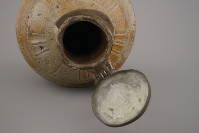 Cruche armoriale importante en gr&egrave;s de <raeren, monture en &eacute;tain, env. 1600
