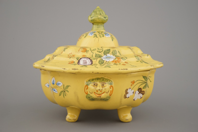 Grande terrine couverte en fa&iuml;ence du Sud de la France, fond jaune, d&eacute;cor floral, fin 18e