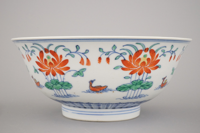 Coupe wucai en porcelaine de Chine, marqu&eacute;e Qianlong et probablement de cette p&eacute;riode