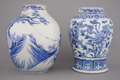 Blauwe en witte drakenvaas in Chinees porselein en Japanse vaas met tijger, 19e eeuw
