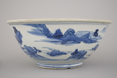 A Chinese porcelain blue and white Ming dynasty bowl, 16th C.
