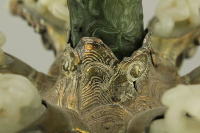 Impressionant chandelier chinois en argent et jade incrust&eacute; de turquoise et corail, 19e