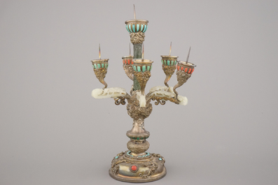 Impressionant chandelier chinois en argent et jade incrust&eacute; de turquoise et corail, 19e