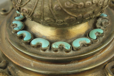 Impressionant chandelier chinois en argent et jade incrust&eacute; de turquoise et corail, 19e