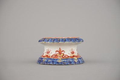 Sali&egrave;re en fa&iuml;ence de Delft dor&eacute;, Pieter Adriaensz Kocx, De Grieksche A, 1705-1720