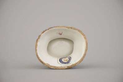 Sali&egrave;re en fa&iuml;ence de Delft dor&eacute;, Pieter Adriaensz Kocx, De Grieksche A, 1705-1720