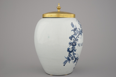 Pot &agrave; tabac, couvert en cuivre, en fa&iuml;ence de Delft, "MARTINIQUE", 18e
