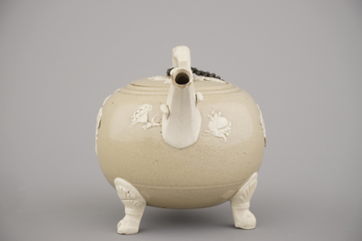 An English stoneware teapot with applied leaves and vines, 18/19th C.