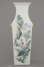 A refined Chinese porcelain square vase, 19/20th C.
