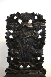 Garniture de meubles chinoise en bois sculpt&eacute;