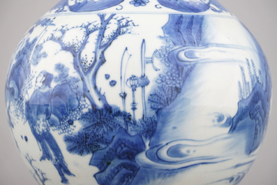A Chinese porcelain blue and white Transitional bottle vase, late Ming Dynasty, 17th C.