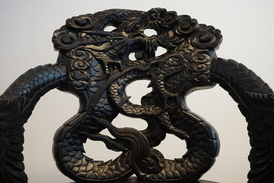 Garniture de meubles chinoise en bois sculpt&eacute;