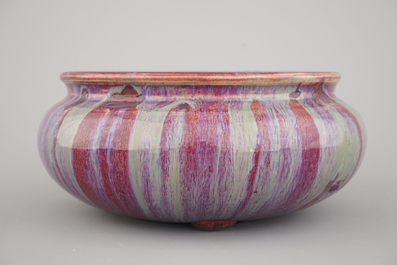 Pot &agrave; encens en porcelaine de Chine &agrave; gla&ccedil;ure 'flamb&eacute;e', 18e-19e