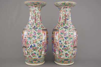 Paire de grands vases chinois, famille rose, 19e