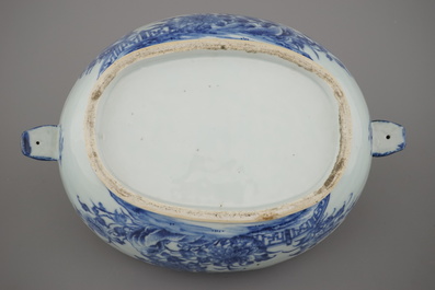 Terrine couverte sur plat en porcelaine de Chine, bleu et blanc, Qianlong, 18e