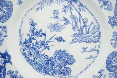 Paar blauw en witte schotels in Chinees porselein, 18e eeuw