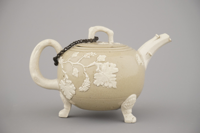 An English stoneware teapot with applied leaves and vines, 18/19th C.