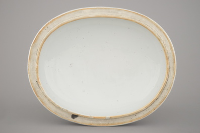 Terrine couverte sur plat en porcelaine de Chine, bleu et blanc, Qianlong, 18e