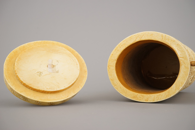 Fijne Chinese gegraveerde ivoren beker met deksel, ca 1900