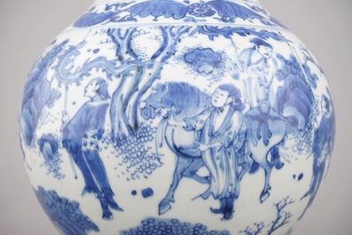 A Chinese porcelain blue and white Transitional bottle vase, late Ming Dynasty, 17th C.