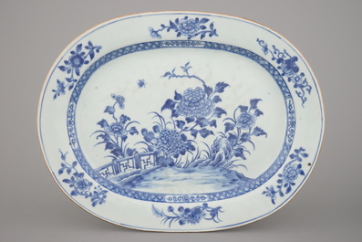 Terrine couverte sur plat en porcelaine de Chine, bleu et blanc, Qianlong, 18e