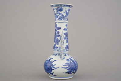 Vase en porcelaine de Chine, bleu et blanc, style verre de Venise, Kangxi