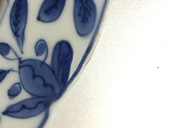 A Chinese porcelain blue and white Ming dynasty Wan-Li klapmuts bowl, 16th C.