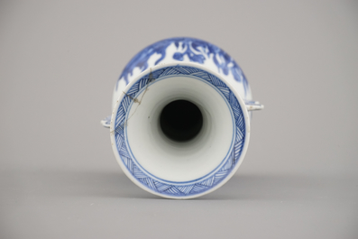Vase en porcelaine de Chine, bleu et blanc, style verre de Venise, Kangxi