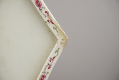 Paire de cache-pots avec support en porcelaine de Chine, famille rose, 19e-20e