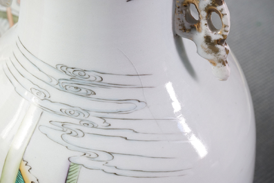A pair of Chinese porcelain vases with palace interior scenes, 19/20th C.