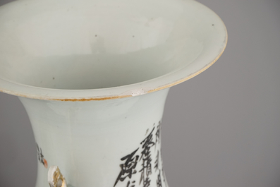 A pair of Chinese porcelain vases with palace interior scenes, 19/20th C.